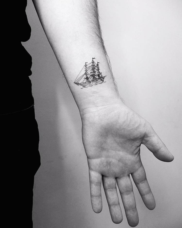 Swag navette tatouage dessin stylisé, comment se tatouer, choisir le style graphique pour son tatouage main