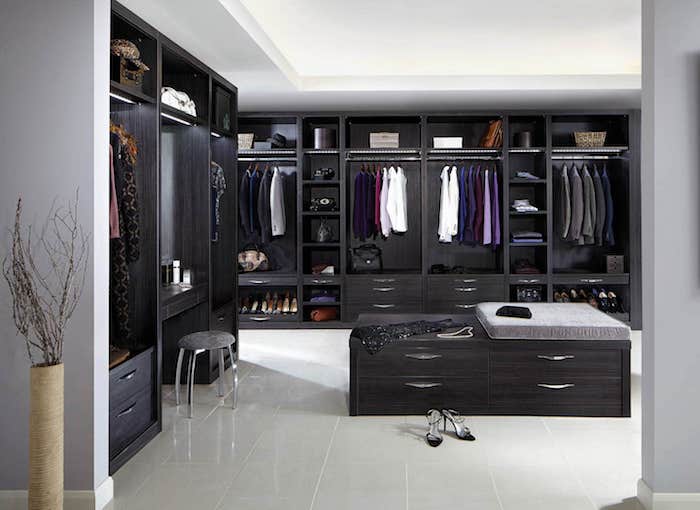 Caisson dressing meuble rangement chambre faire place pour ses vêtements ilot dans la chambre dressing moderne