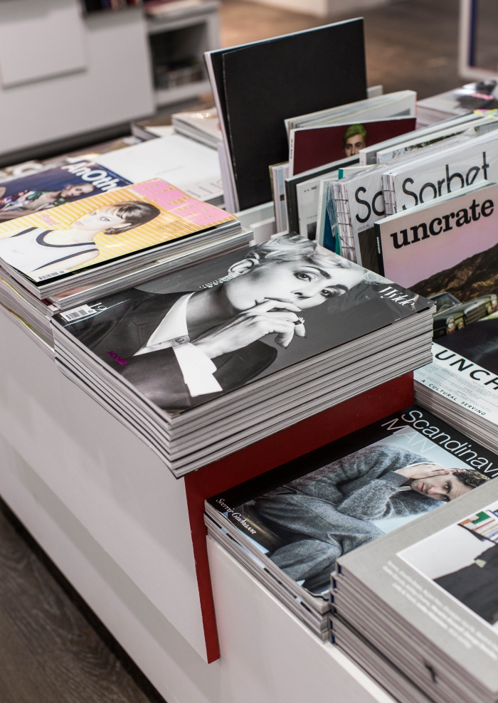 Magazines de mode, photo originale dans une librairie, Raf Simons nouvelle pour Calvin Klein