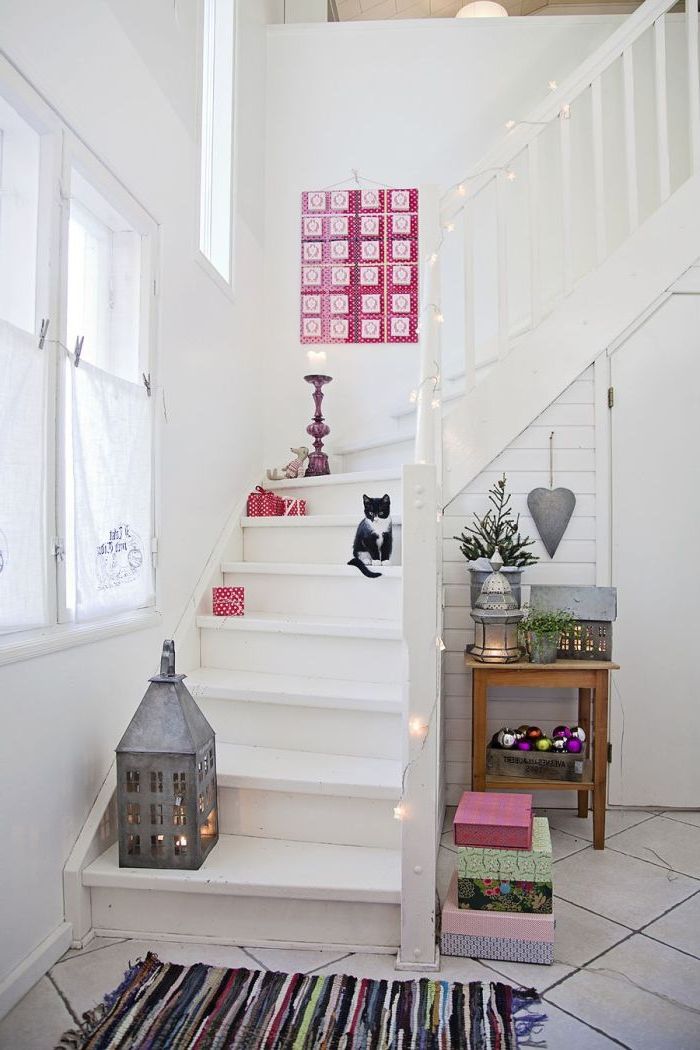 renovation escalier bois avec un petit budget, escalier peint tout en blanc qui se fond dans le décor 