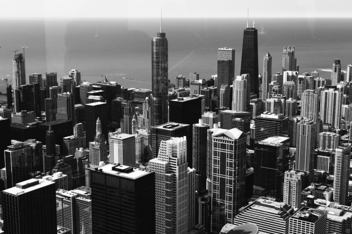 photo noir et blanc panoramique des gratte-ciel de chicaco aux états-unis, photographie monochrome de paysage urbain