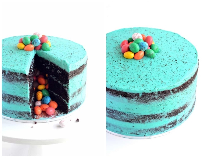 pinata-cake-de-pâques-au-chocolat-et-oeufs-mouchetés-en-chocolat-glaçage-crème-pâtissière-bleu idée de pinata cake original spécial pâques au glaçage au beurre coloré bleu rempli d'oeufs en chocolat