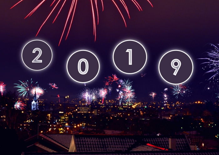 photographie avec lumières de nuit, photo célébration de nouvel an avec feux d'artifice, image nouvel an 2019