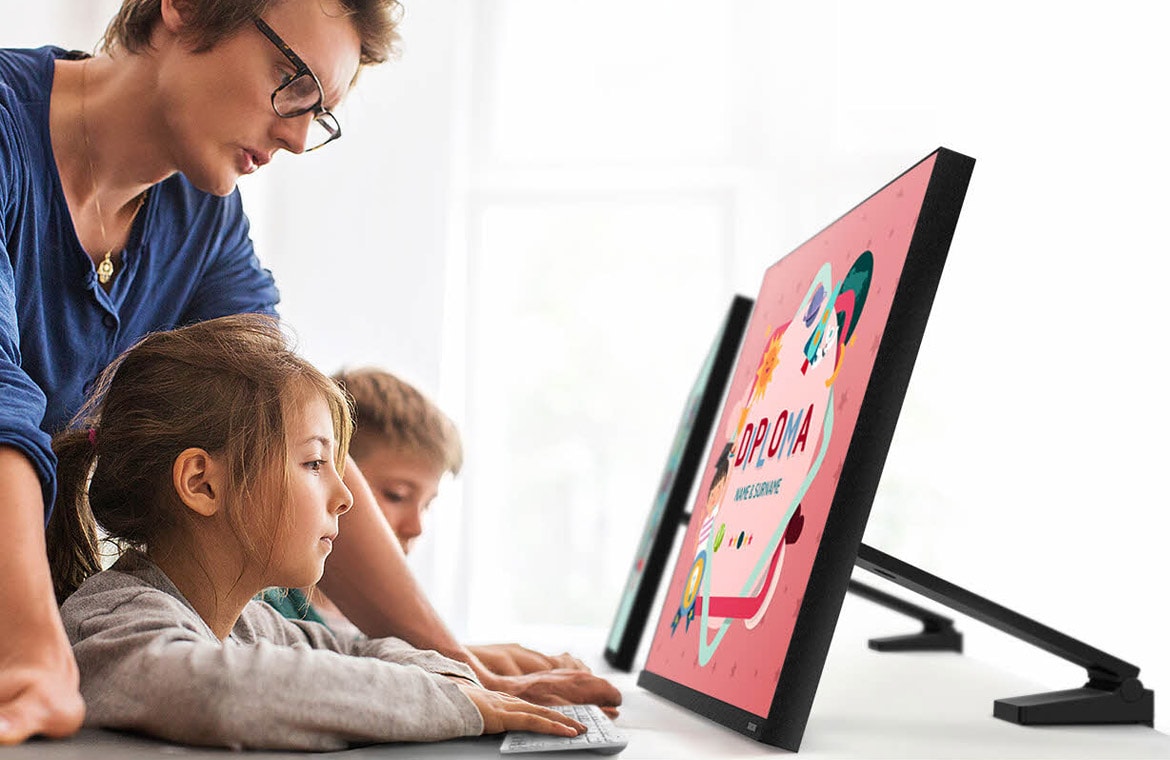 image d'illustration de l'écran samsung avec pied flexible space monitor permettant de régler la position du moniteur avant arrière pour le ces 2019