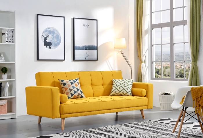 salon blanc aménagé dans le style scandinave avec un canapé jaune, idée salon gris et jaune avec meubles bois