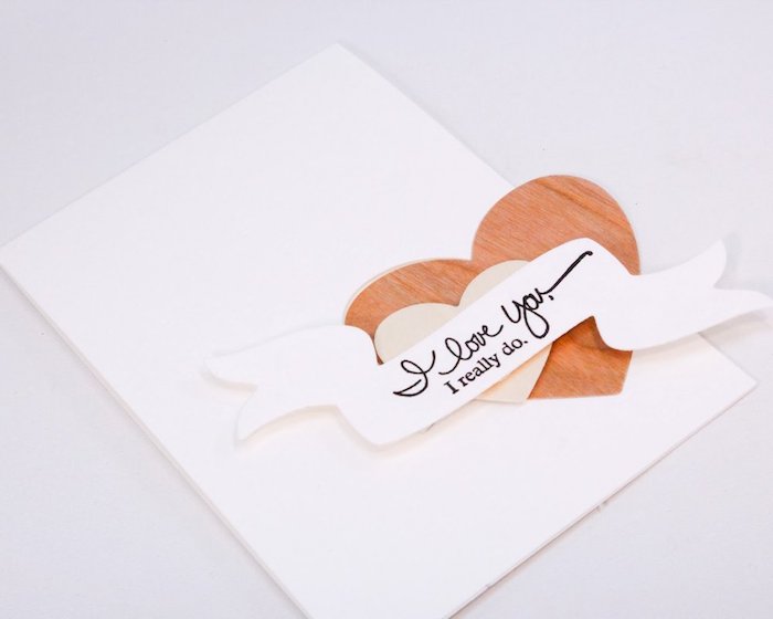 idée de carte en papier blanc avec coeur marron et petite banche avec message d amour, mot d amour pour lui design 3d original