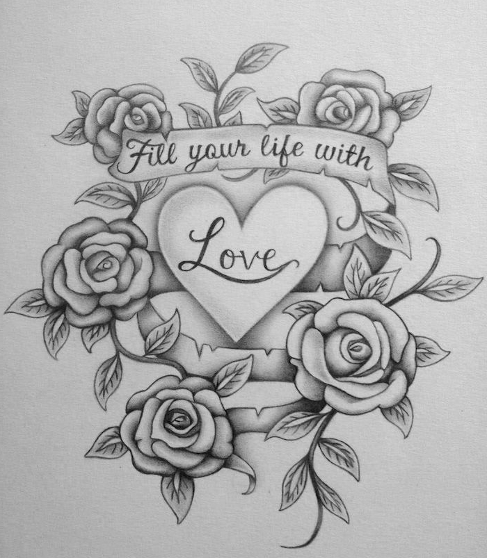 idée de dessin noir et blanc d un coeur avec le mot amour à l intérieur et une couronne de roses autour, dessin coeur tatouage