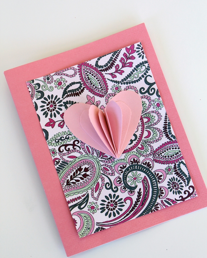 coeur 3d en papier rose collé sur papier mandala collé sur papier rose, activité saint valentin pour adulte