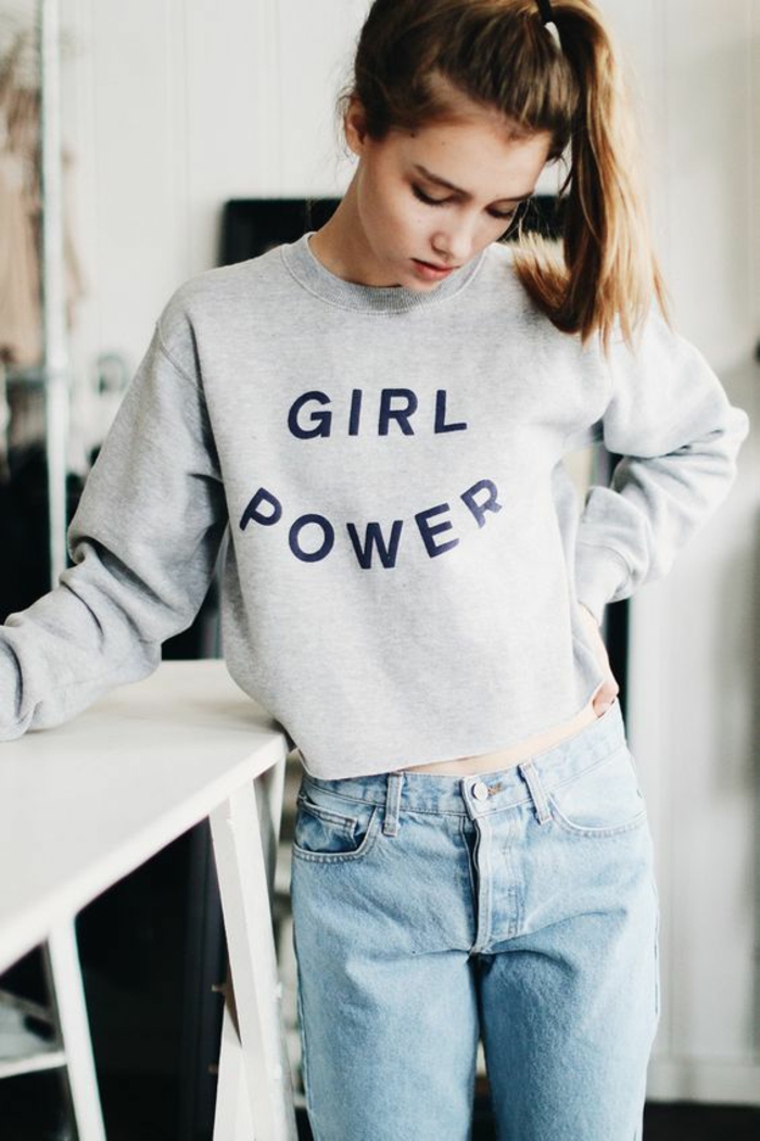 Adorable tenue blouson gris la pouvoir des filles et jean, tenue tumblr vetement femme décontracté chic streetwear femme
