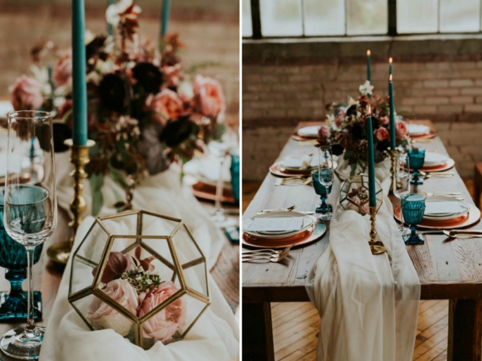 table en bois décorée pour mariage, chemin de table pour mariage, bougies turquoises, bouquet de fleurs champêtre, flûtes et verres bleus