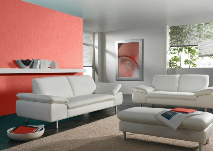 salon en gris et mur rose, sofas gris, tapis beige, banquette gris clair, aménagement salon moderne