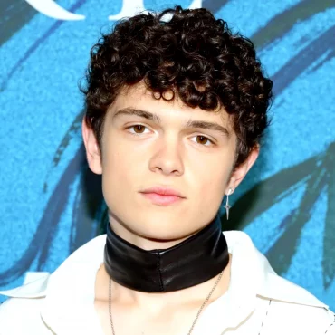 noah jupe coupe de cheveux boucles