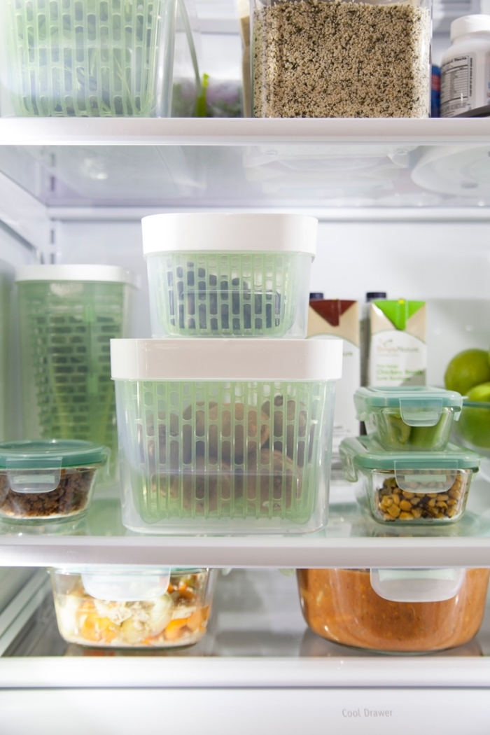 les bonnes techniques pour conserver ses aliments, une boite rangement frigo transparente pour voir son contenu