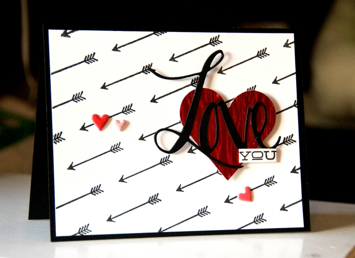 idée projet créatif pour la Saint Valentin, DIY carte d'amour en papier blanc avec gros coeur scrap et lettres amour