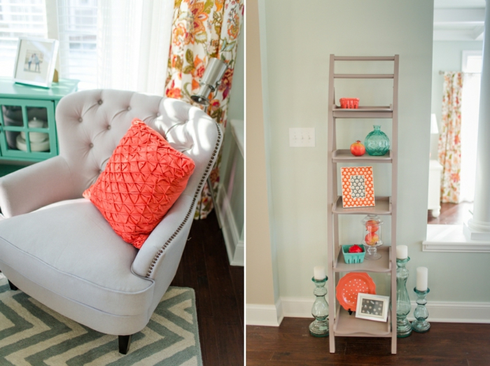 coussin couleur panton 2019, fauteuil gris, tapis zigzags, étagère en bois avec objets oranges et turquoises