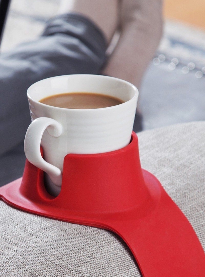 accessoire utile pour cadeau, modèle objet de support tasse de café, exemple sous-verre plastique pour canapé