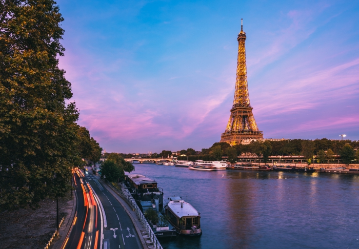 lieu avec terrasse et vue sur la Tour Eiffel, idée réservation pour fête ou évènement professionnel, restaurant sur les quais de Seine