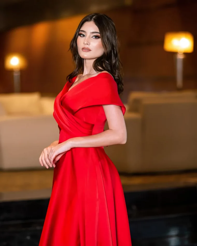 robe elegante longue rouge jupe evasee taille cintree