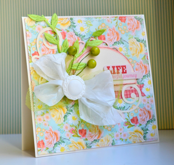 diy carte anniversaire en papier scrap aux motifs floraux, idée comment décorer une carte faite maison avec figurines scrap