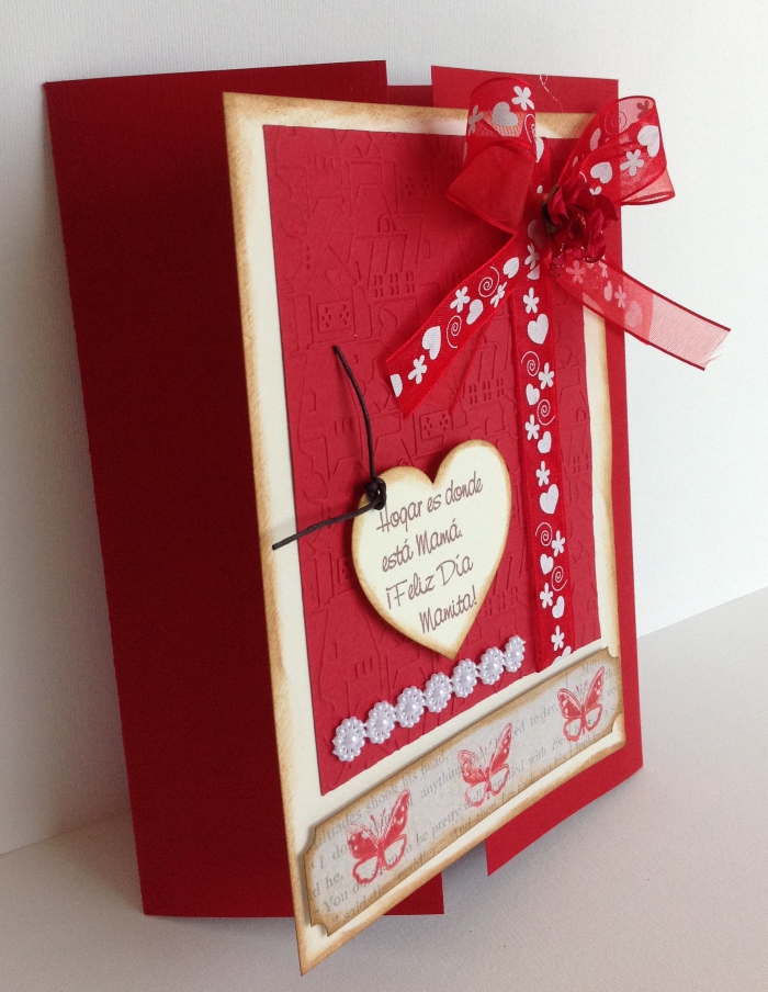 modèle de carte St Valentin faite maison, exemple de page scrapbook avec papier artisanal couleur rouge et ruban