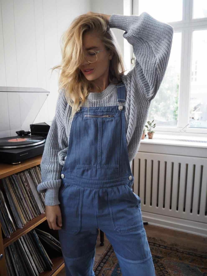 Salopette jean long, pull gris oversized, tenue tumblr meuf swag, beauté et mode pour les femmes jeunes