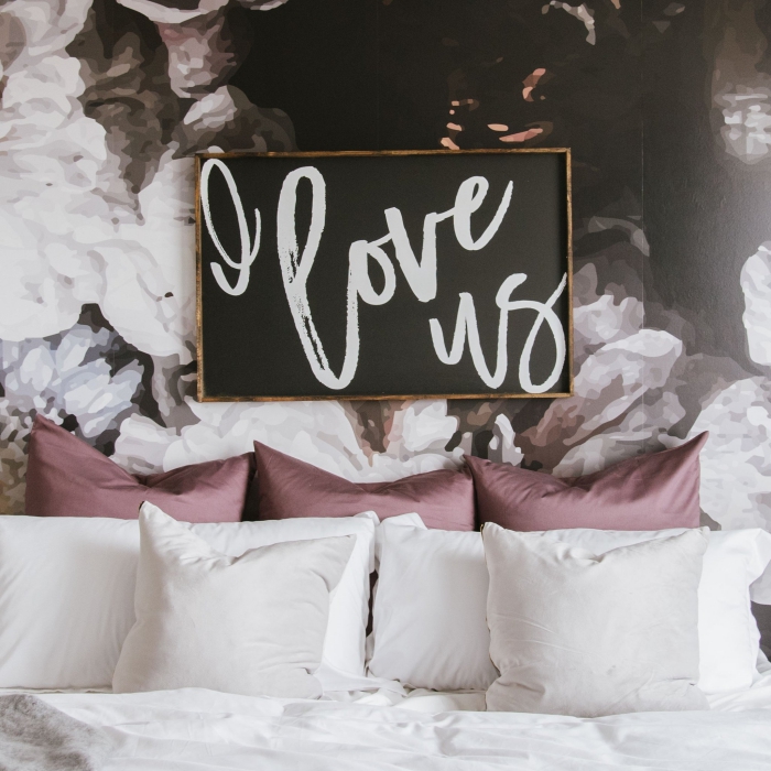 accessoires décoration chambre adulte, cadeau saint valentin couple, modèle tableau mural sur le thème d'amour