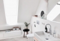 La salle de bain sous comble – petites astuces pour l’aménager et décorer