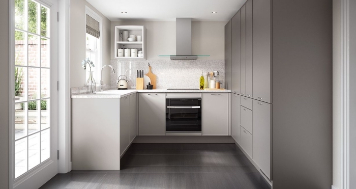 quelle couleur pour les murs d'une cuisine, déco de petite cuisine, idée rangement vertical en bois, modèle de cuisine blanche et grise