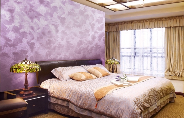 quelle couleur pour une chambre à coucher adulte ou femme, exemple peinture effet sable de nuances violettes