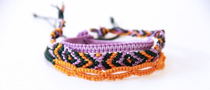 modèle de bracelet diy en corde rose pastel, comment créer des accessoires en corde, bracelet en noeuds macramé
