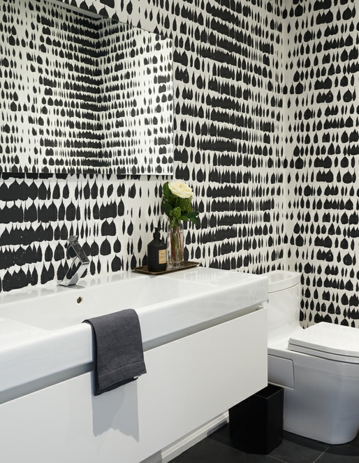 peinture toilette noir et blanc, grande vasque rectangulaire, robinet moderne, carrelage au sol noir