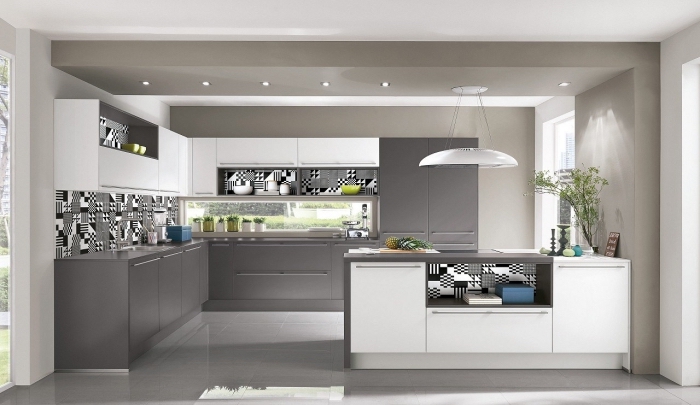 exemple carreaux de cuisine tendance blanc et noir, modèle de crédence en fenêtre, quelle couleur pour les murs d'une cuisine