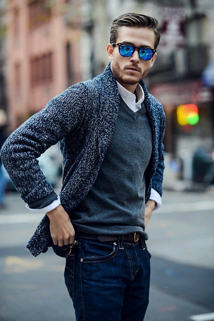 accessoires homme pour look casual smart, combiner une paire de jeans foncés avec chemise et gilet de couleurs neutres