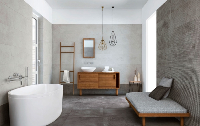 suspension luminaire pour salle de bain, meubles bas salle de bain en bois marron, idée rangement échelle bois