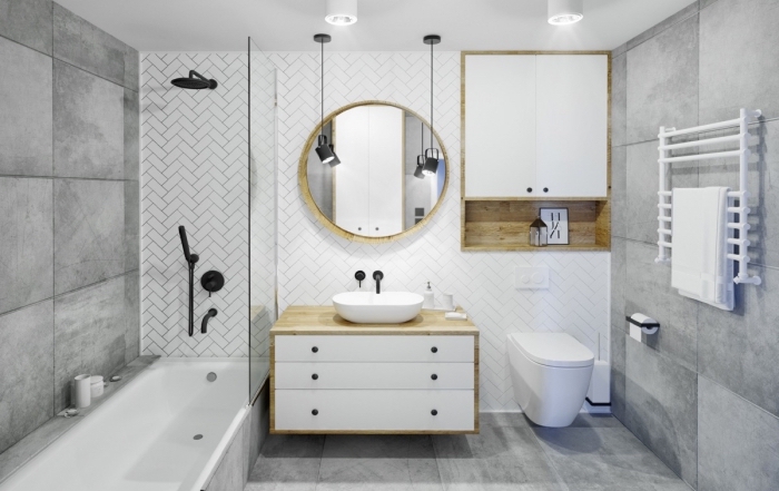 image salle de bain, déco en blanc et gris avec accents en bois, idée gain place avec rangement ouvert niche murale
