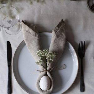 Réalisez une belle table de fête grâce au pliage de serviette pour Pâques