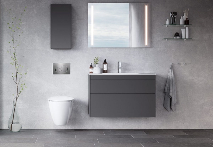 modèle de carrelage gris clair pour plancher salle de bain, exemple de peinture à effet gris béton clair, meuble salle de bain gris mate