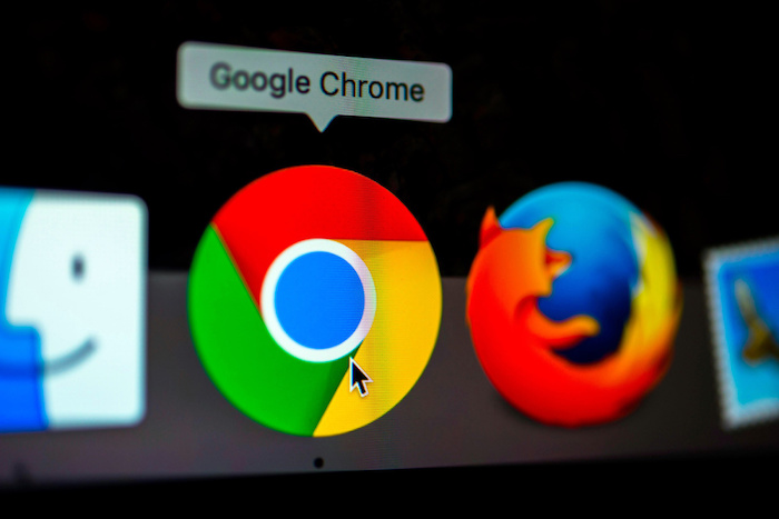 photo écran avec logo Google Chrome et qui s'apprête à corriger une faille du mode incognito ou navigation privée