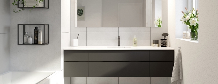 idée agencement espace limité dans une salle de bain moderne, exemple rangement vertical avec étagère en fer