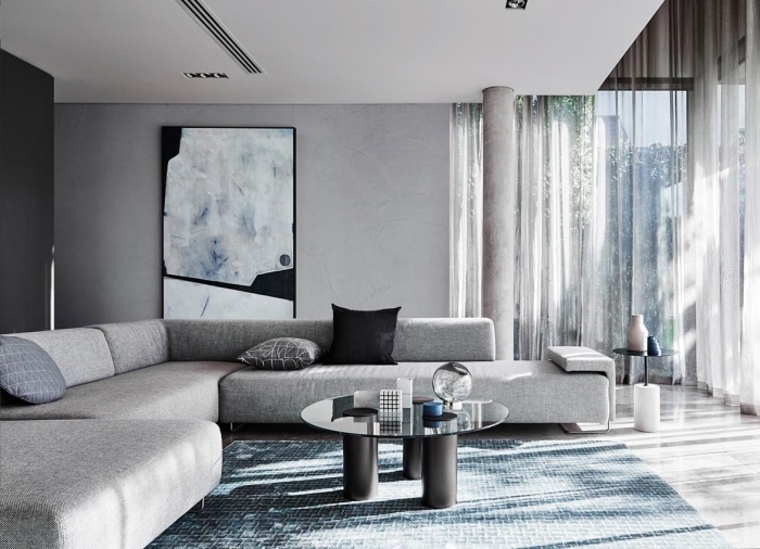 décoration moderne avec nuances de gris dans un salon au plafond blanc, idée peinture argentée ou enduit béton