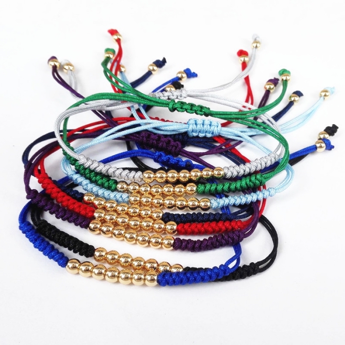 art fil macramé facile, apprendre les noeuds macramé pour faire des bracelets, modèle bracelet shamballa avec perles