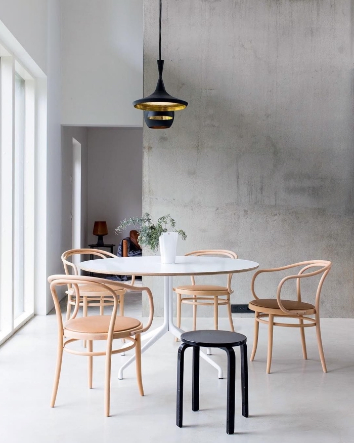 comment décorer une salle à manger moderne de style scandinave, exemple peinture imitation béton ciré pour déco minimaliste