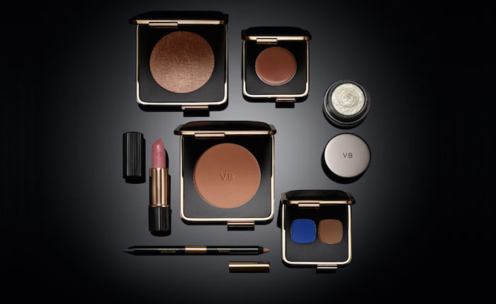Photo de la gamme de produits de beauté issus de la collaboration entre Victoria Beckham et la marque Estée Lauder
