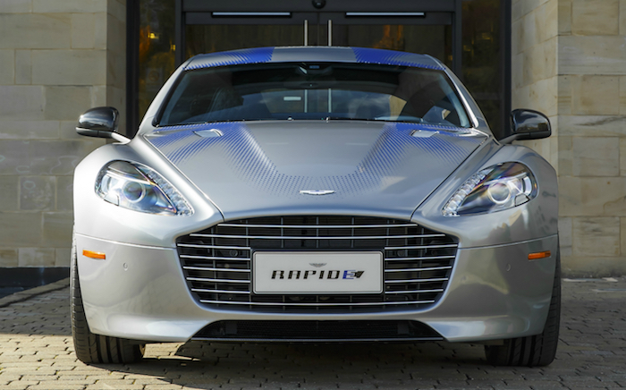 face avant de la prochaine voiture de James Bond 007 la Aston Martin Rapide E électrique