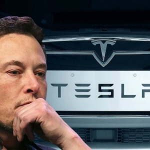 Tesla freine la fermeture de ses points de vente et augmente ses prix