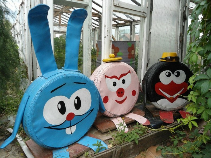 animaux en pneus, idée de déco jardin originale, pneus recyclés peints en couleurs