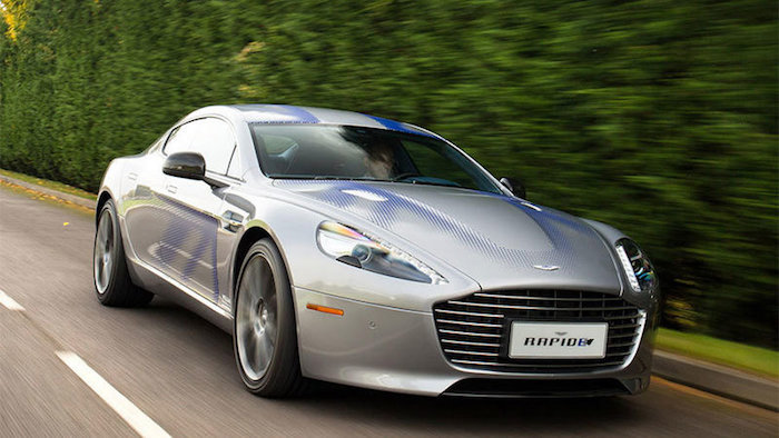 photo de l'Aston Martin Rapide E électrique, prochain véhicule choisi pour accompagner James Bond 007