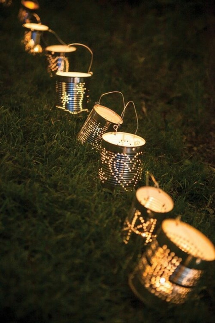 réaliser une décoration de jardin avec boîtes de conserve recyclées, modèles de lanternes DIY en canettes recyclées