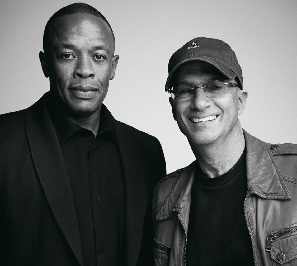 Dr Dre et Jimmy Iovine avaient fondé Beats Electronics qu'ils ont revendu 3 milliards de dollars à Apple, puis financé un cursus universitaire à l'USC
