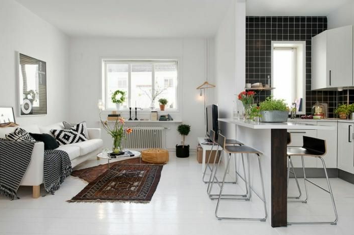 intérieur design scandinave, sol blanc, tapis ethniques, sofa blanc, idée aménagement cuisine